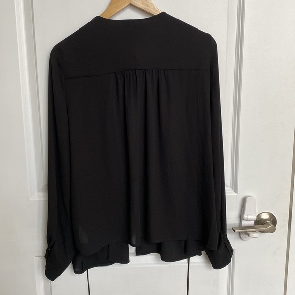 NWT Dynamite wrap Blouse 🖤 - Picture 5 of 5